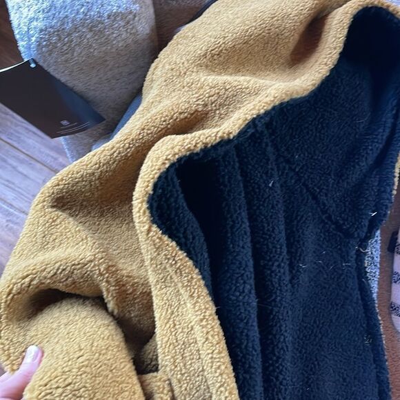 Cozy THICK hooded Jacket! 🧥 - Picture 11 of 11